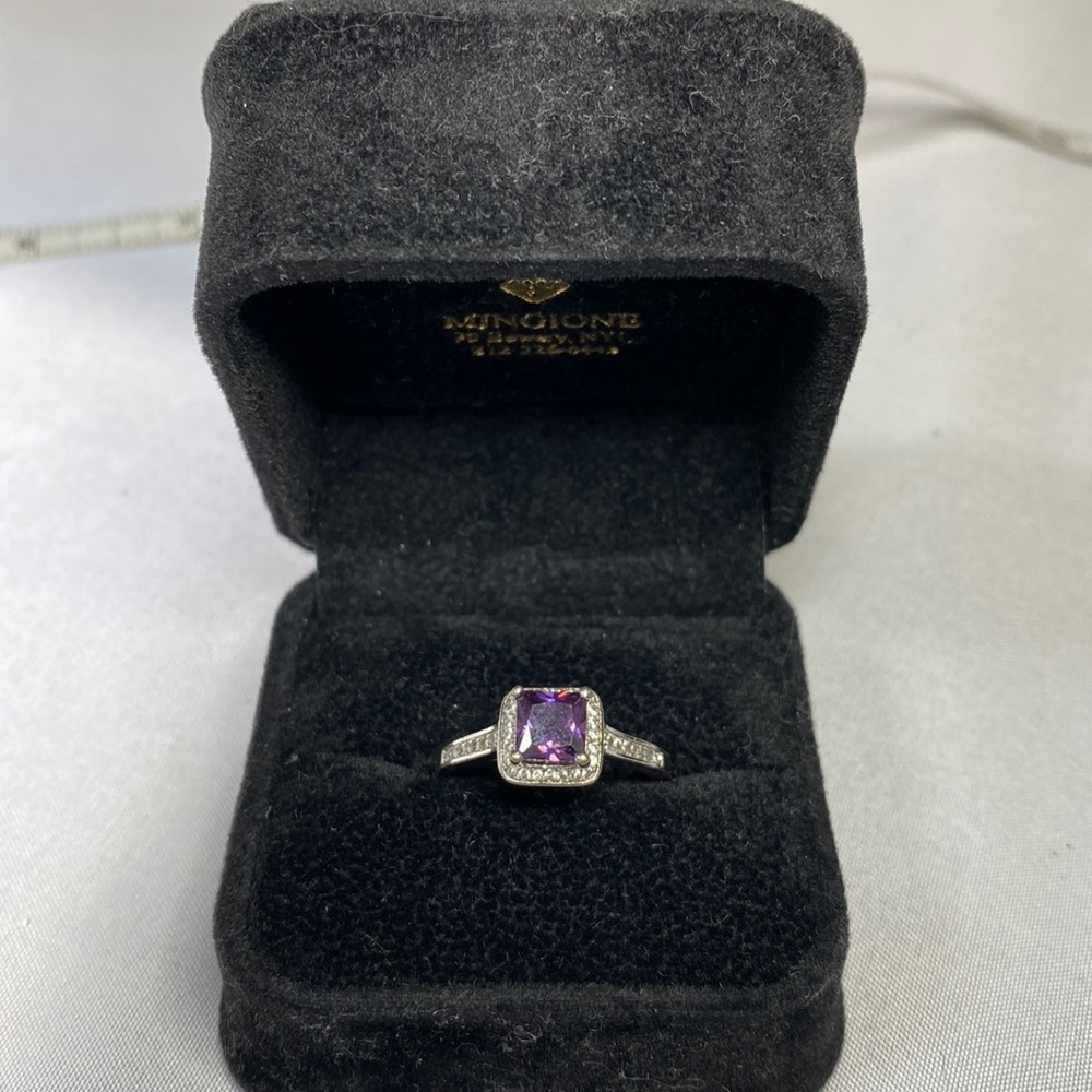 Beautiful purple and clear cubicle zirconia stone ring - Picture 1 of 12